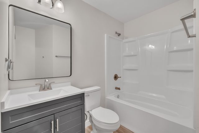 4 Riverview Lane, Bettendorf, IA 52722