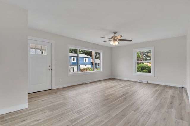 4 Riverview Lane, Bettendorf, IA 52722