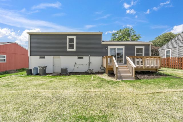 4 Riverview Lane, Bettendorf, IA 52722