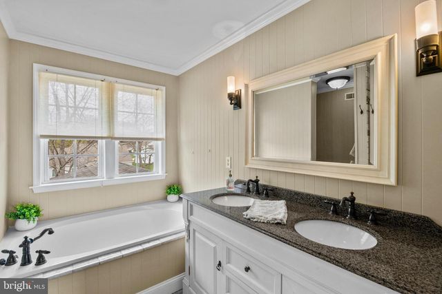 2532 KNOB HILL RD, York, PA 17403
