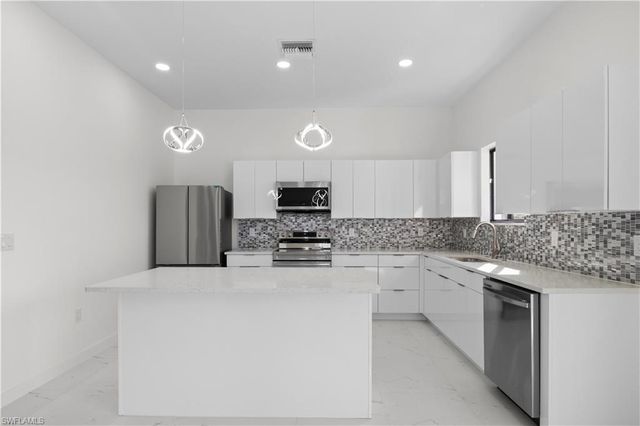 2810 NW 19th AVE, Cape Coral, FL 33993