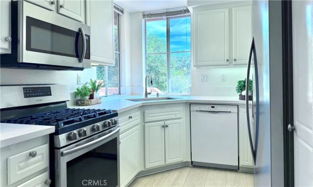 900 Solvay Aisle, Irvine, CA 92606