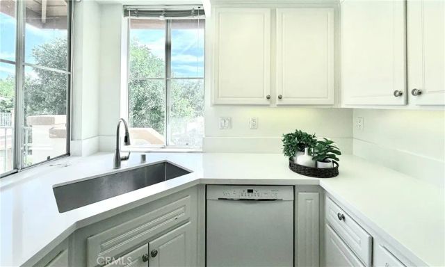 900 Solvay Aisle, Irvine, CA 92606