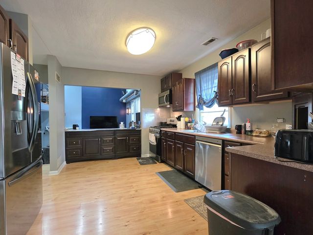 132 W 4th Avenue, New Lenox, IL 60451