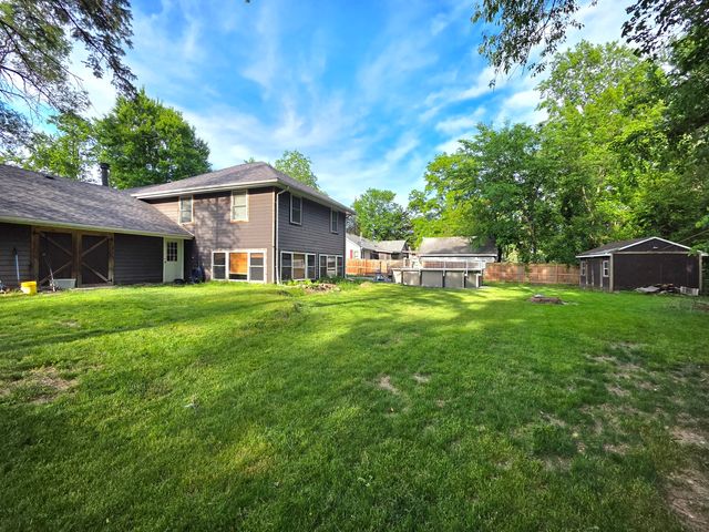 132 W 4th Avenue, New Lenox, IL 60451