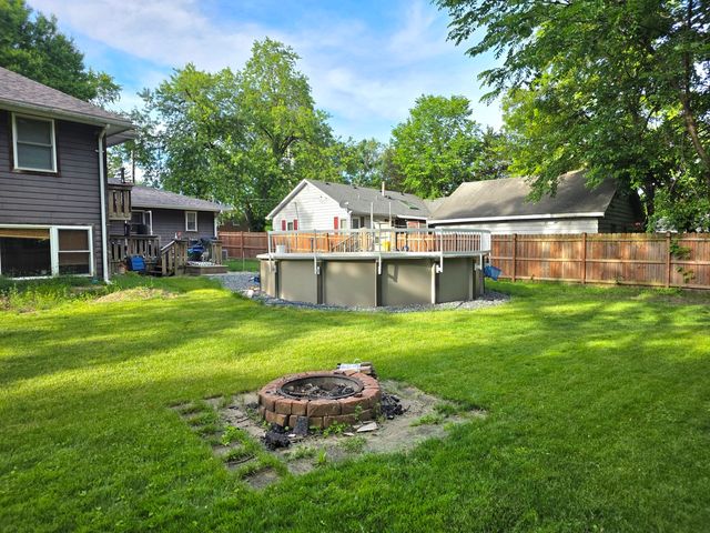132 W 4th Avenue, New Lenox, IL 60451