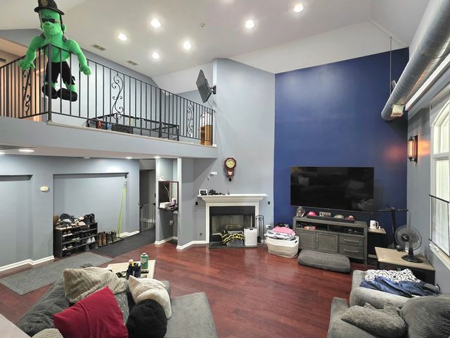 132 W 4th Avenue, New Lenox, IL 60451