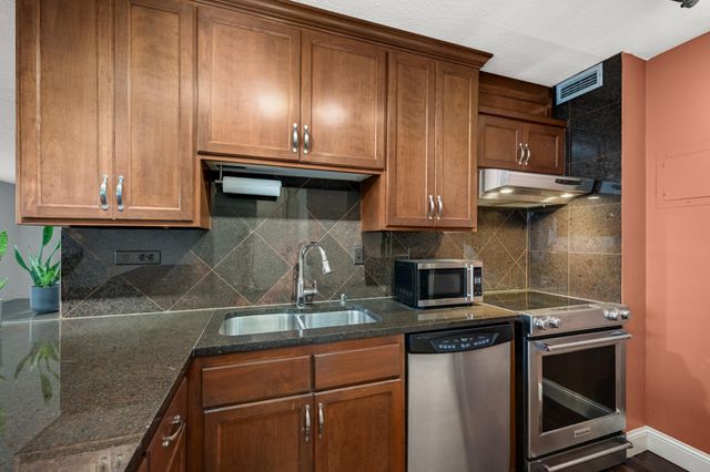 19 S 1st Street B1904, Minneapolis, MN 55401