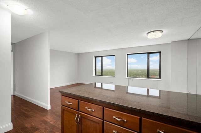 19 S 1st Street B1904, Minneapolis, MN 55401