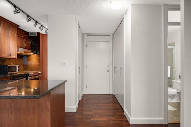 19 S 1st Street B1904, Minneapolis, MN 55401