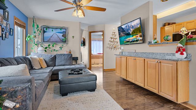 2050 Wheatfield Drive, Romeoville, IL 60446