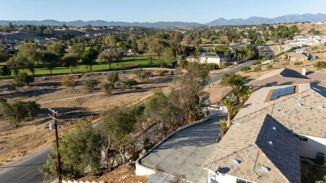 17788 Buckthorn Avenue, Hesperia, CA 92345