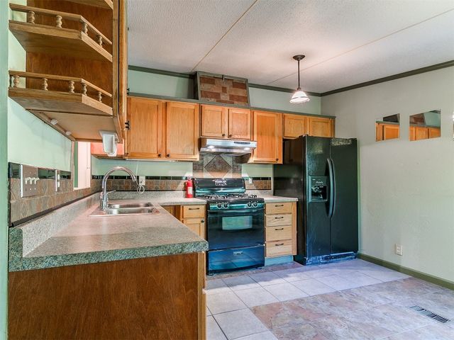 410 W Main, Tecumseh, OK 74873