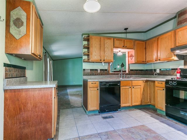 410 W Main, Tecumseh, OK 74873
