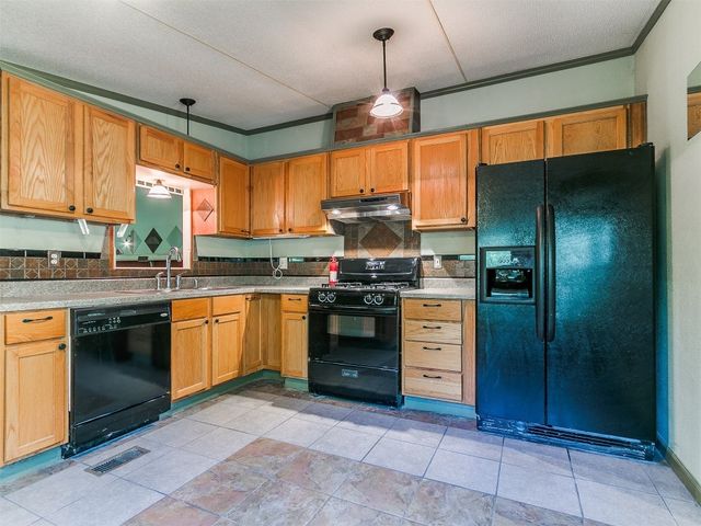 410 W Main, Tecumseh, OK 74873