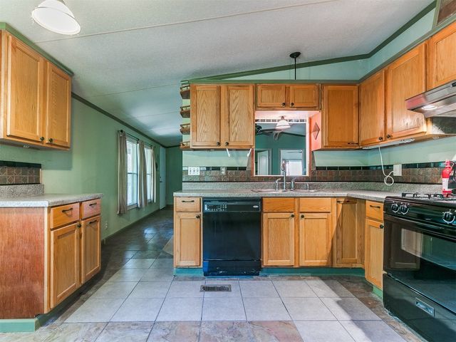 410 W Main, Tecumseh, OK 74873