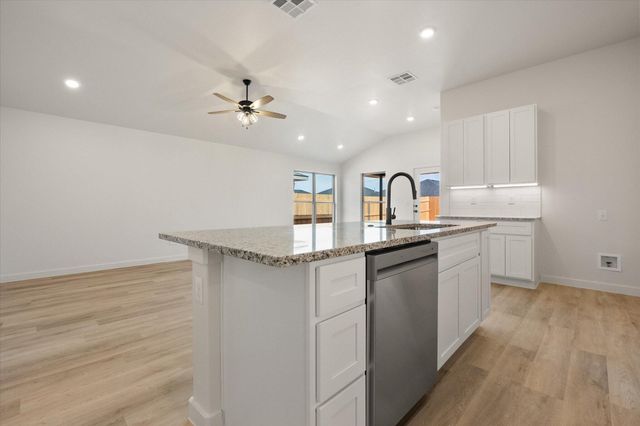 2420 Aberdeen Avenue, Wolfforth, TX 79382