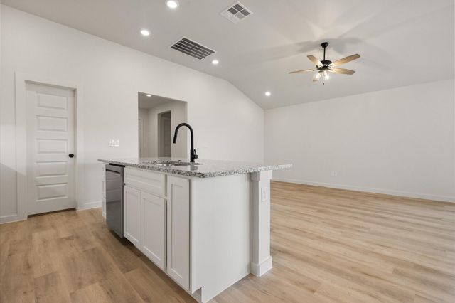 2420 Aberdeen Avenue, Wolfforth, TX 79382