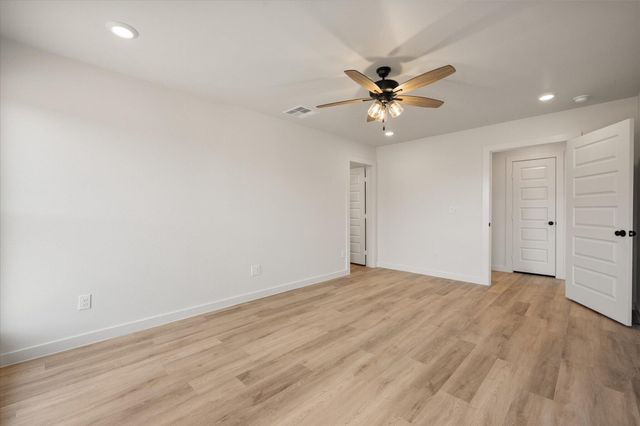 2420 Aberdeen Avenue, Wolfforth, TX 79382