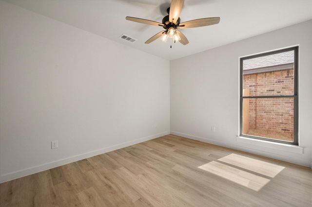 2420 Aberdeen Avenue, Wolfforth, TX 79382