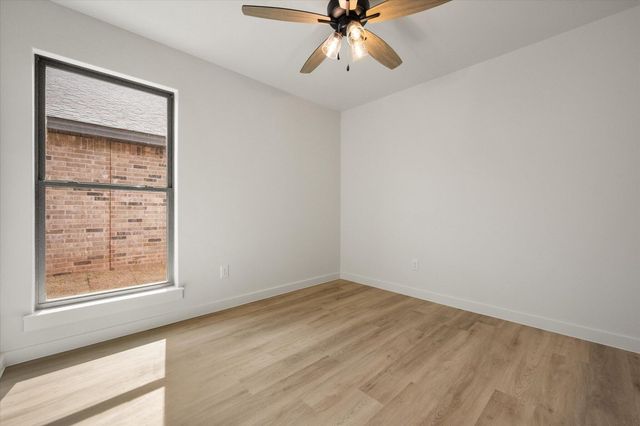2420 Aberdeen Avenue, Wolfforth, TX 79382