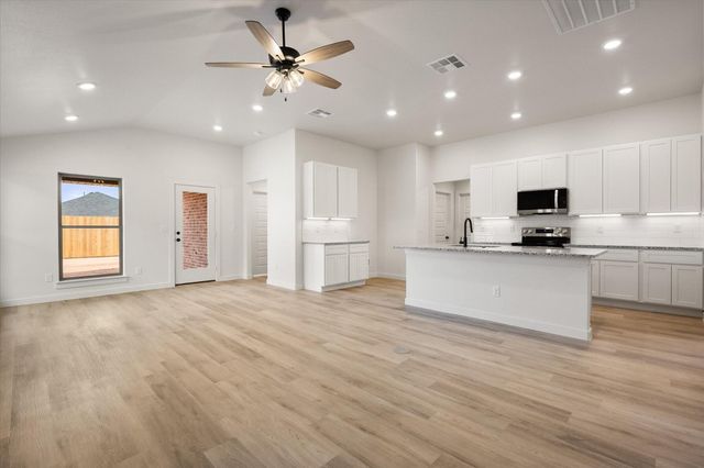 2420 Aberdeen Avenue, Wolfforth, TX 79382
