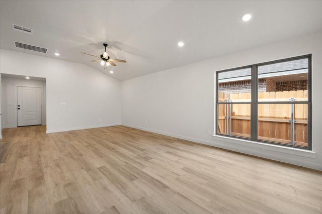 2420 Aberdeen Avenue, Wolfforth, TX 79382