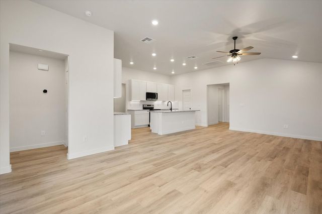 2420 Aberdeen Avenue, Wolfforth, TX 79382