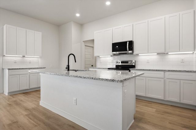 2420 Aberdeen Avenue, Wolfforth, TX 79382