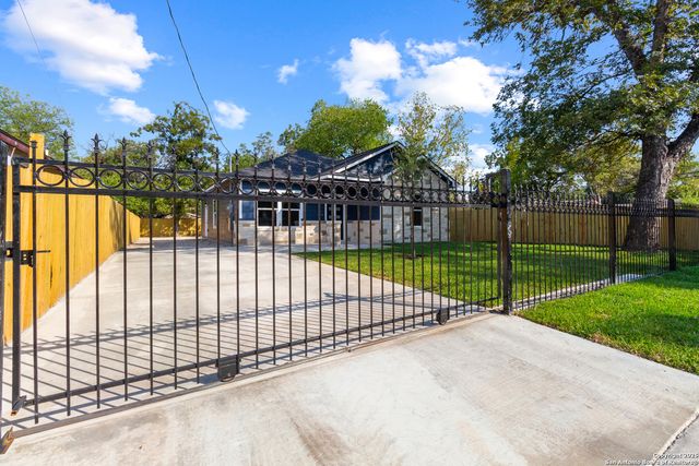 618 S San Gabriel, San Antonio, TX 78237