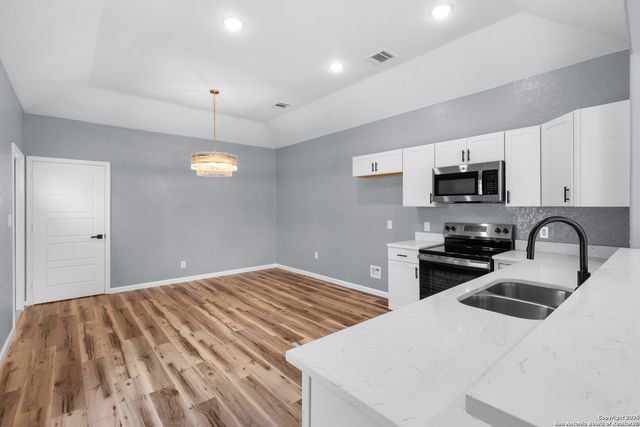 618 S San Gabriel, San Antonio, TX 78237