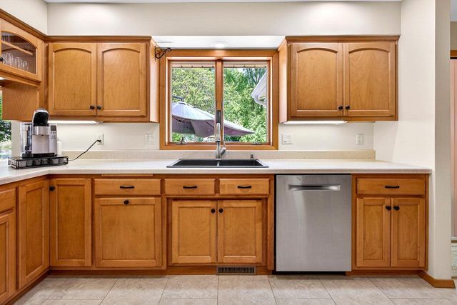 708 YORKSHIRE ROAD, Neenah, WI 54956