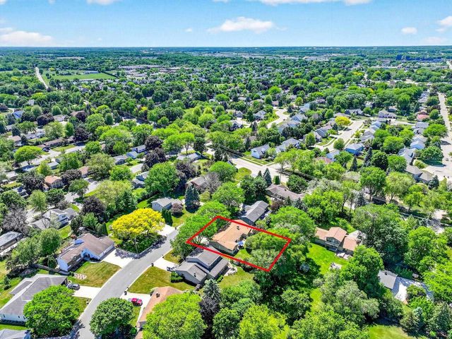 708 YORKSHIRE ROAD, Neenah, WI 54956