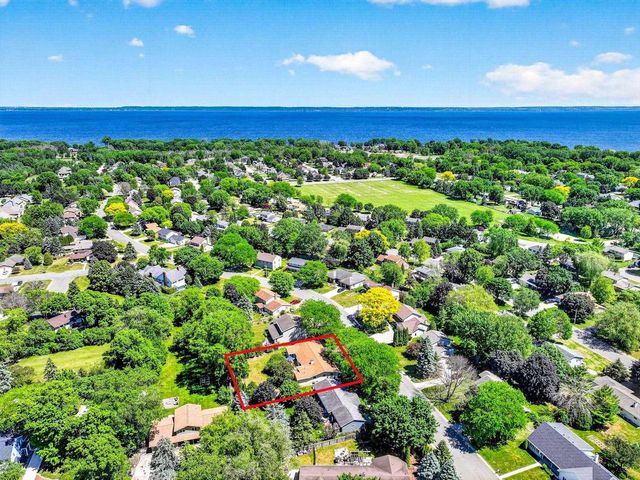 708 YORKSHIRE ROAD, Neenah, WI 54956