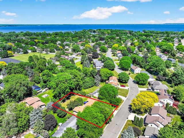 708 YORKSHIRE ROAD, Neenah, WI 54956