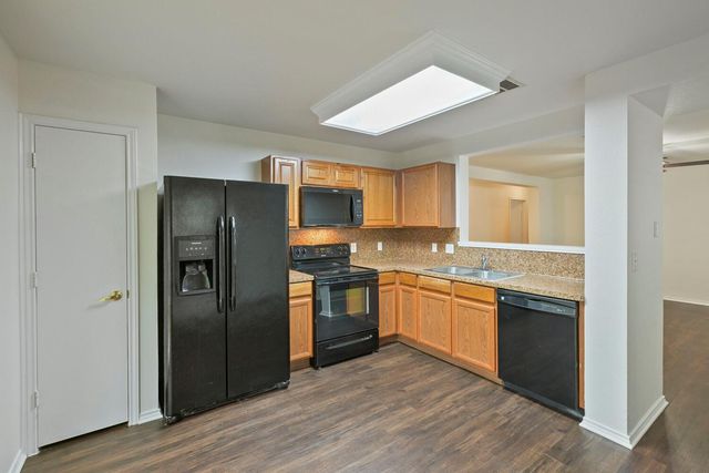 6733 Doyal DR, Austin, TX 78747