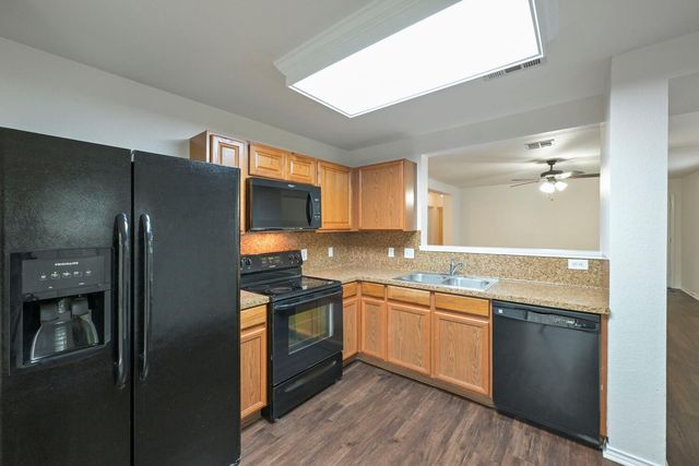 6733 Doyal DR, Austin, TX 78747