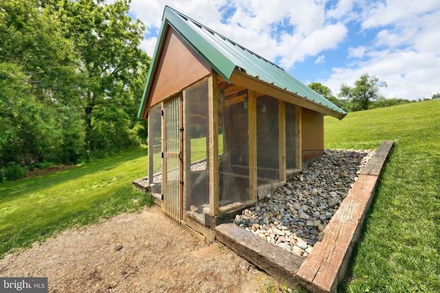 6124 GARDNER RD, Spring Grove, PA 17362