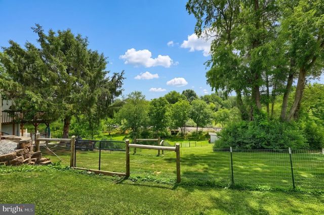6124 GARDNER RD, Spring Grove, PA 17362