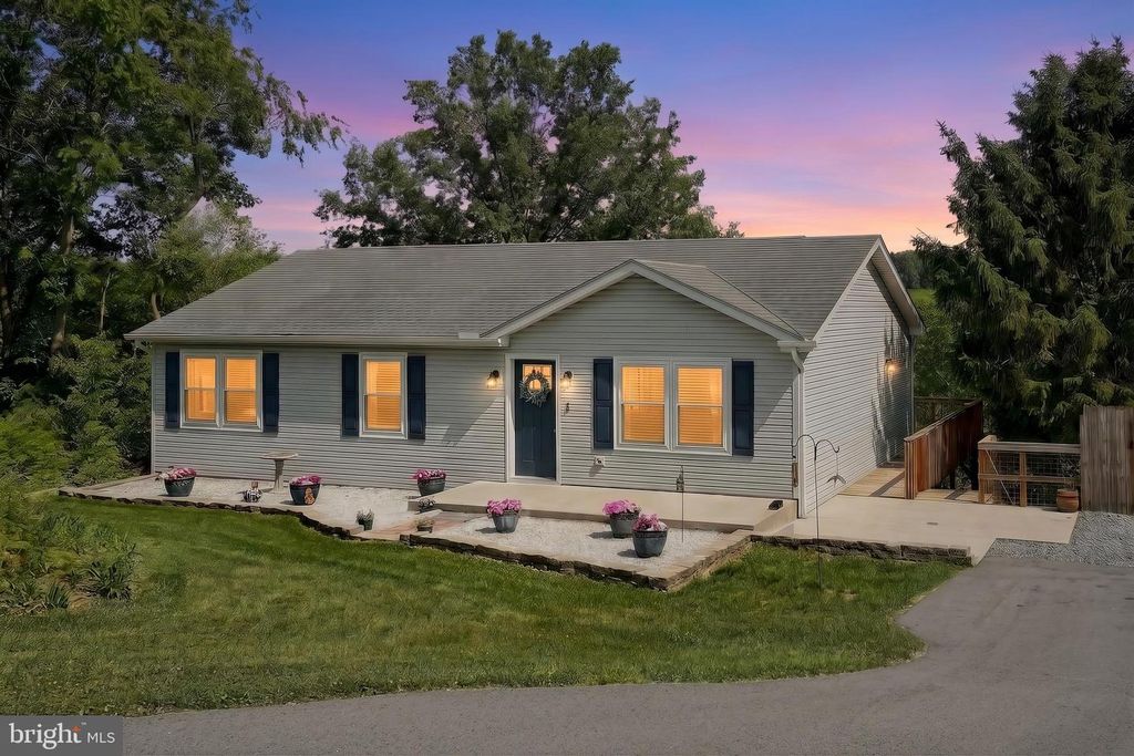 6124 GARDNER RD, Spring Grove, PA 17362