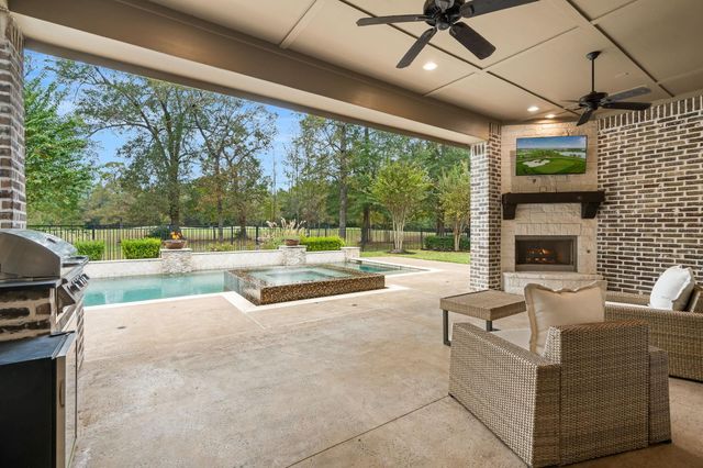 158 Caledonia Circle, Montgomery, TX 77316