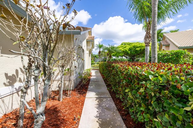 10517 Pelican Drive, Wellington, FL 33414