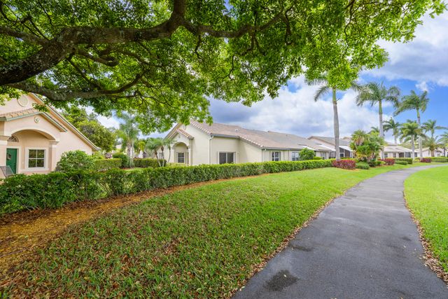 10517 Pelican Drive, Wellington, FL 33414