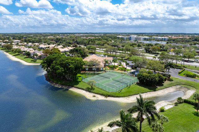 10517 Pelican Drive, Wellington, FL 33414