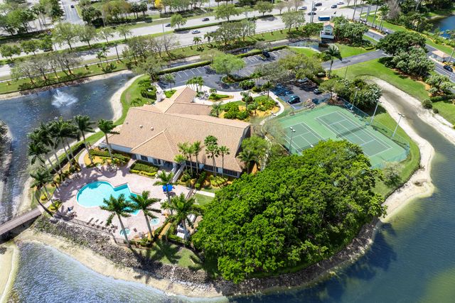 10517 Pelican Drive, Wellington, FL 33414