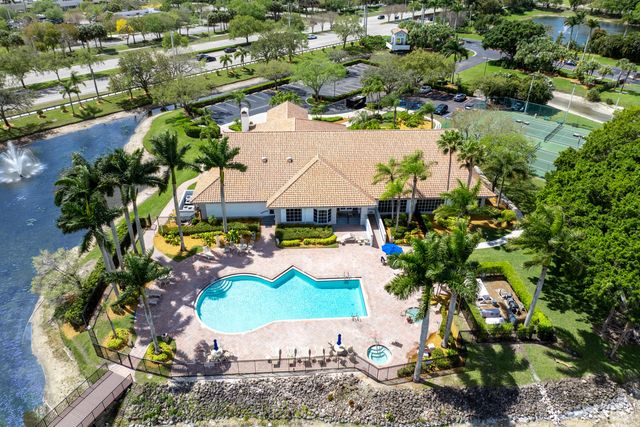 10517 Pelican Drive, Wellington, FL 33414