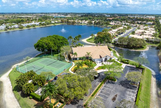 10517 Pelican Drive, Wellington, FL 33414