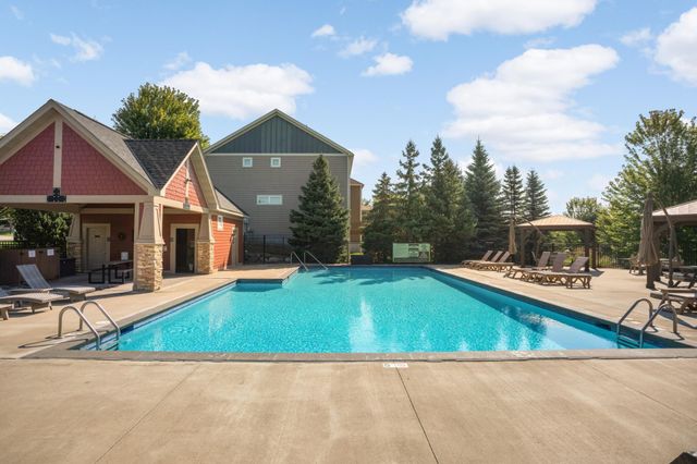 15520 56th Avenue N, Plymouth, MN 55446