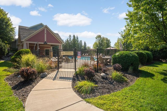 15520 56th Avenue N, Plymouth, MN 55446