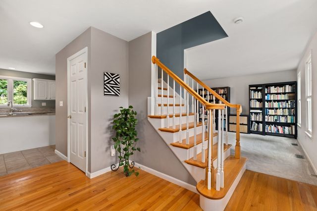 8 Dennison Ct, Stoughton, MA 02072